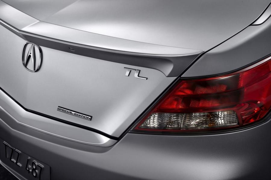 Детали экстерьера Acura TL 2014 года  (фото 15 из 35)